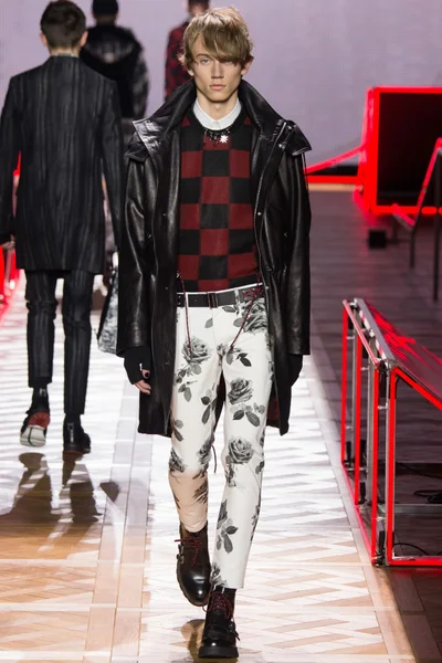 Look 43